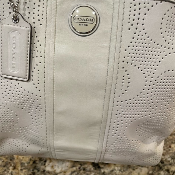 COACH Perforated Ivory Leather Shoulder Tote Bag F21941 EUC! $249 - Picture 6 of 10